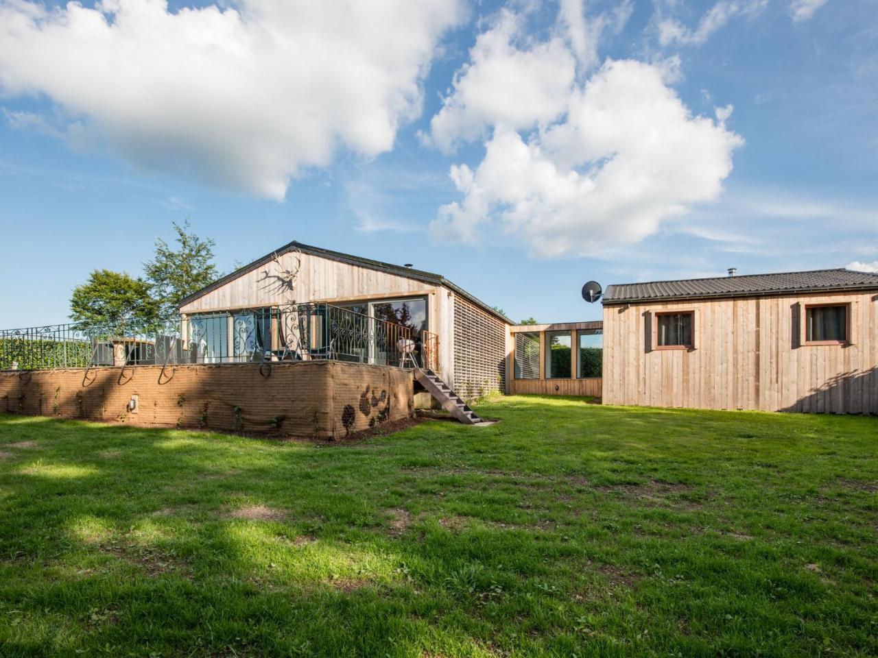 Lush Chalet Near Lake Of B Tgenbach Wirtzfeld Exterior foto